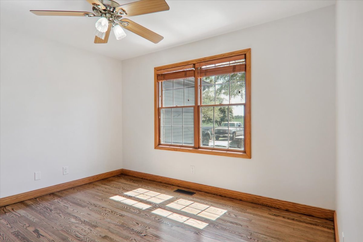 333 Clearview Road El Paso, IL 61738 - Photo 9 of 24 Gallery Image 9