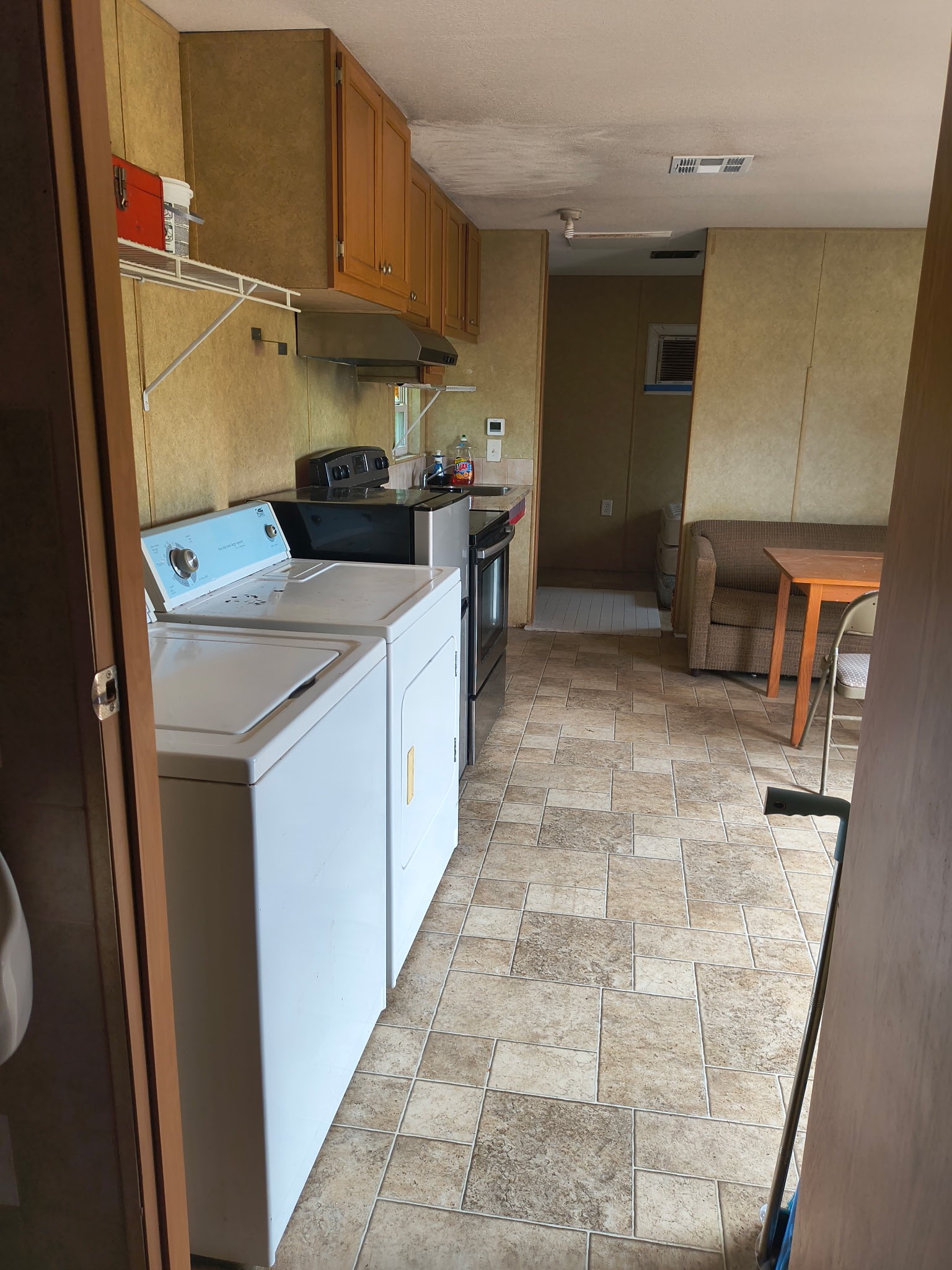 613 Troy Street Anahuac, TX 77514 - Photo 4 of 8