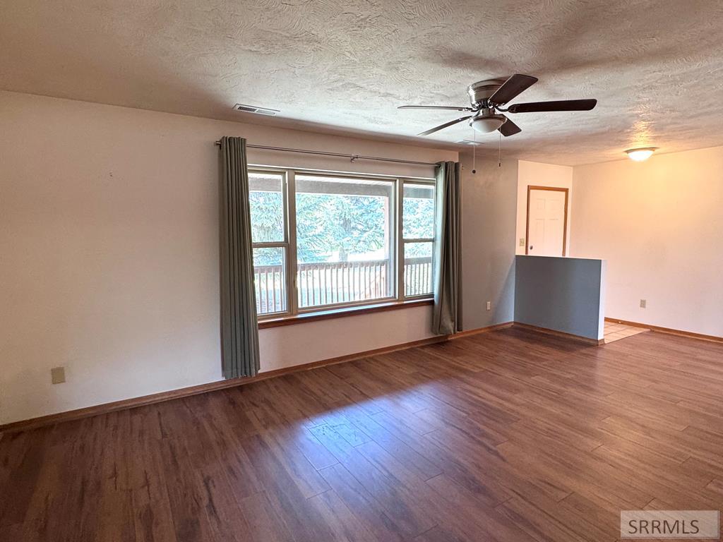 1391 Stoddard Road Shelley, ID 83274 - Photo 4 of 45 Living Room