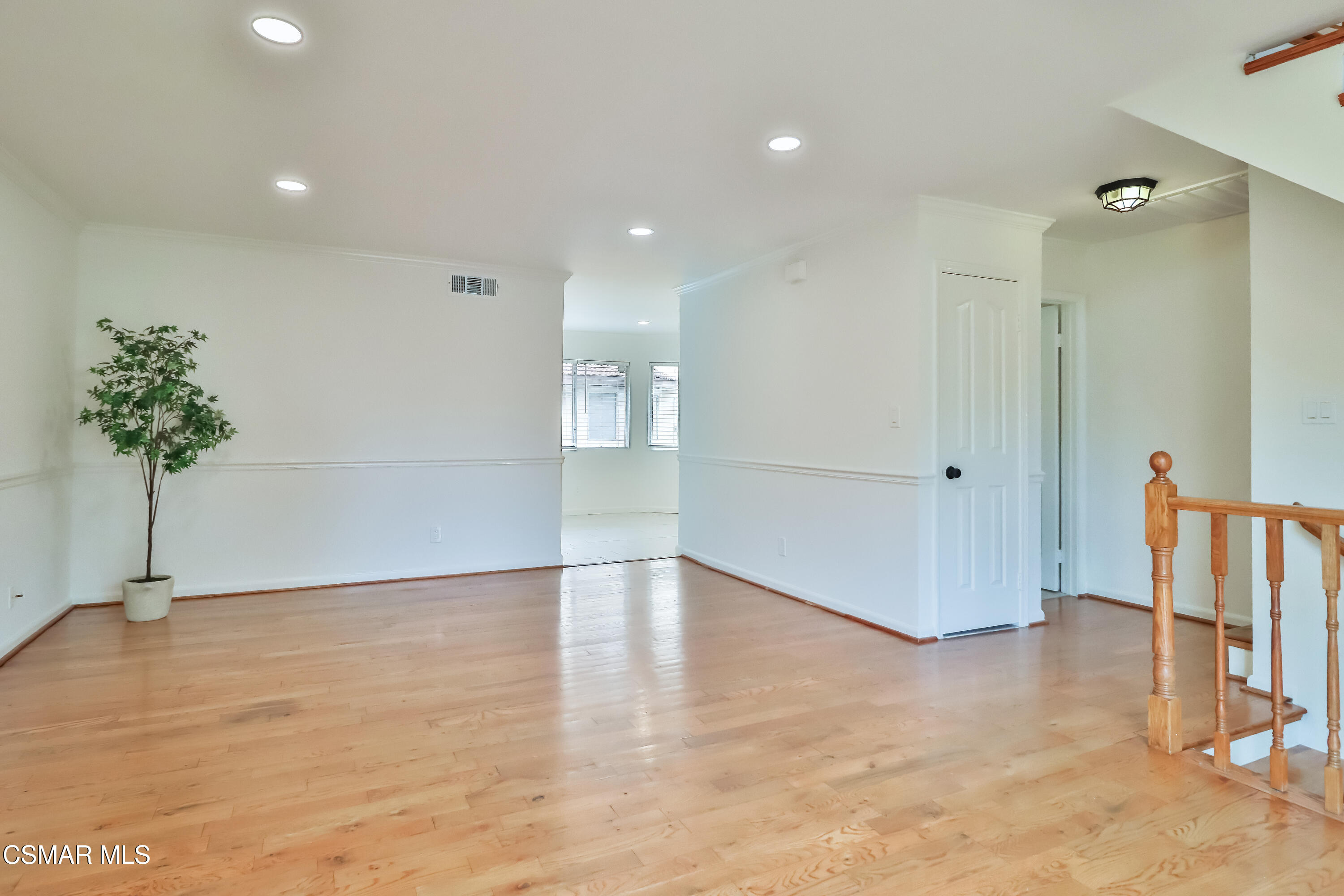 2711 Stearns Street, Unit 4 Simi Valley, CA 93063 - Photo 7 of 22 16