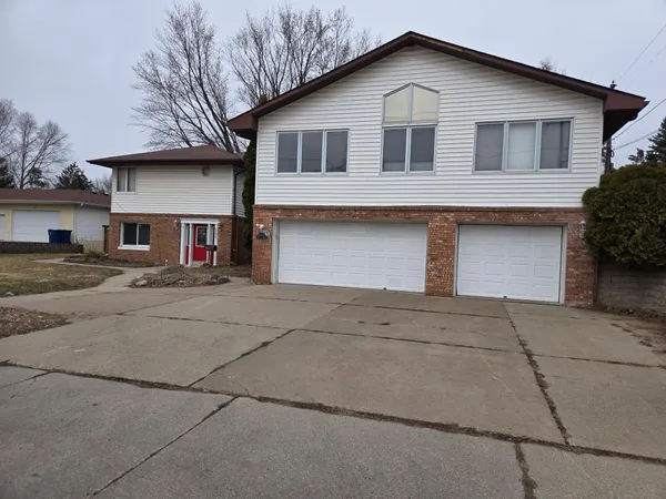 $399,900 | 2100 Wentworth Avenue, South St. Paul, MN 55075