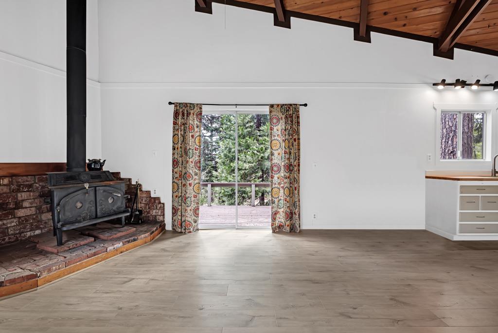 1753 Lightning Lane Arnold, CA 95223 - Photo 33 of 46 a view of a livingroom with furniture