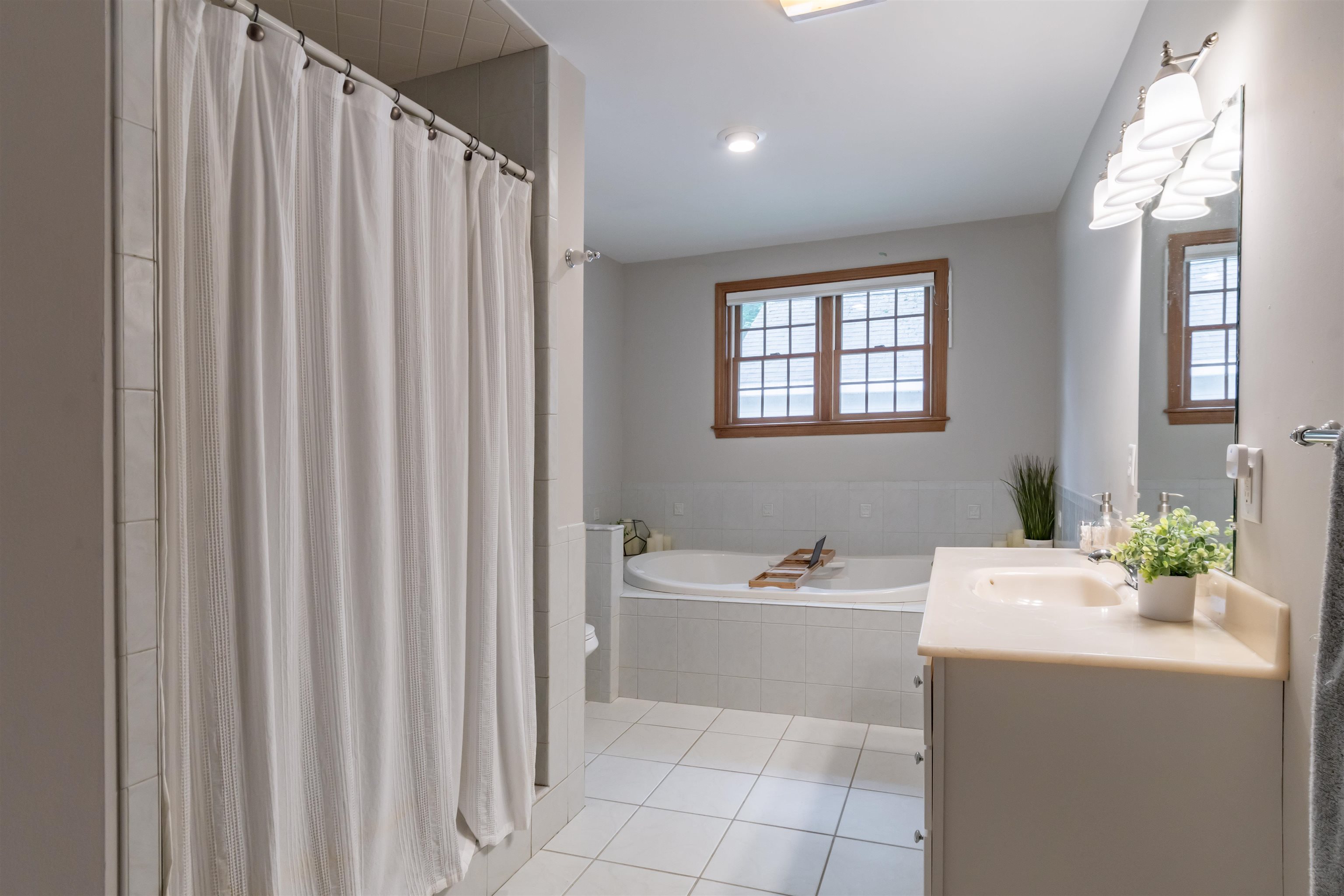 160 Hermit Road Manchester, NH 03109 - Photo 23 of 36