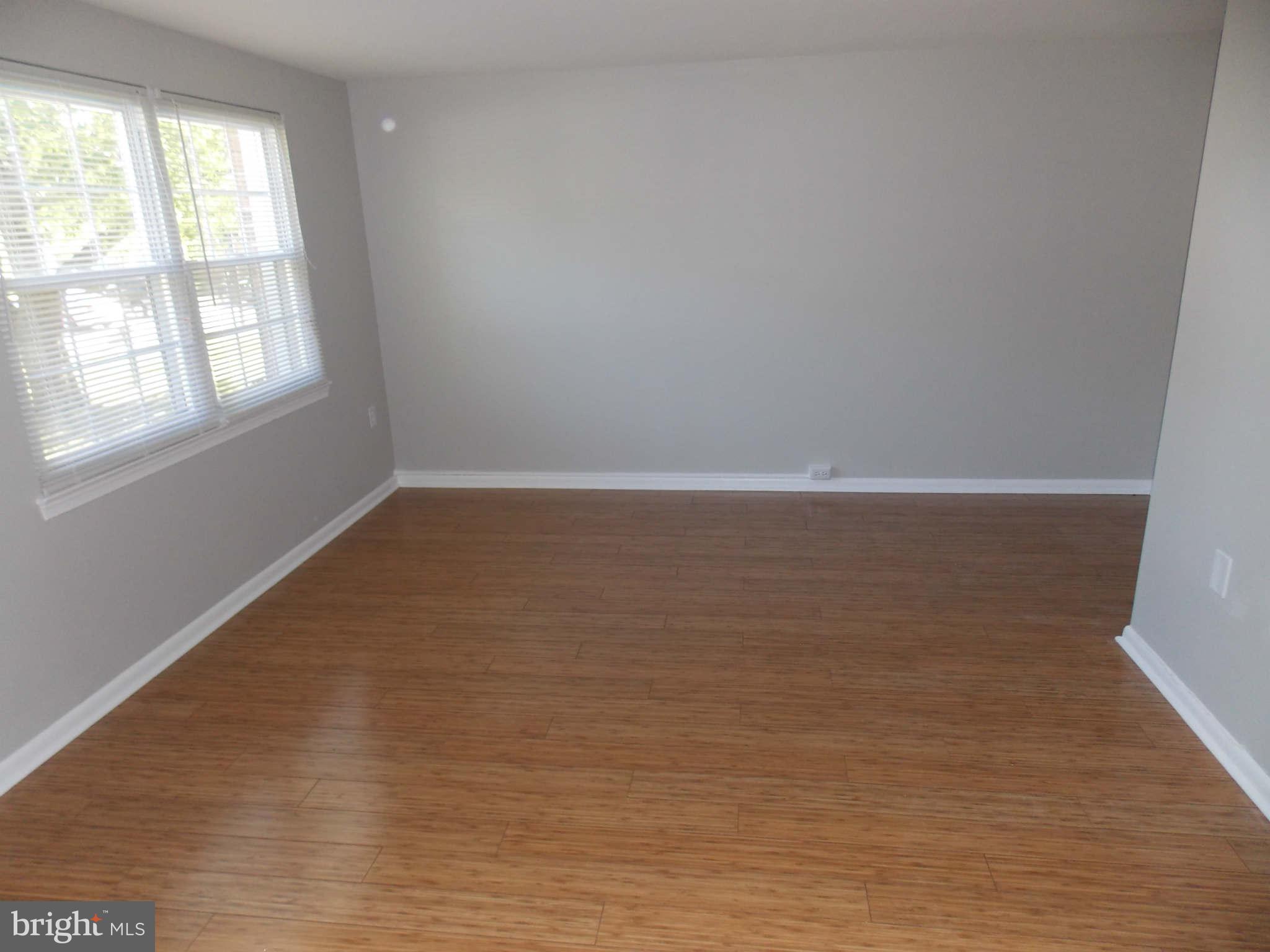 3920 Misty View Road Baltimore, MD 21220 - Photo 4 of 23 Living Room