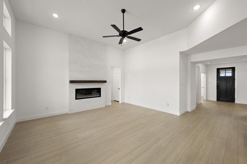 1023 Rylan Street Midlothian, TX 76065 - Photo 12 of 27 1023 Rylan- Living Room-2