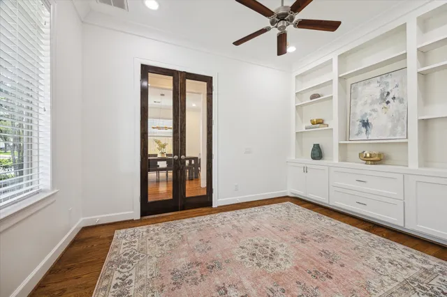 a view of a livingroom with a window and a ceiling fan