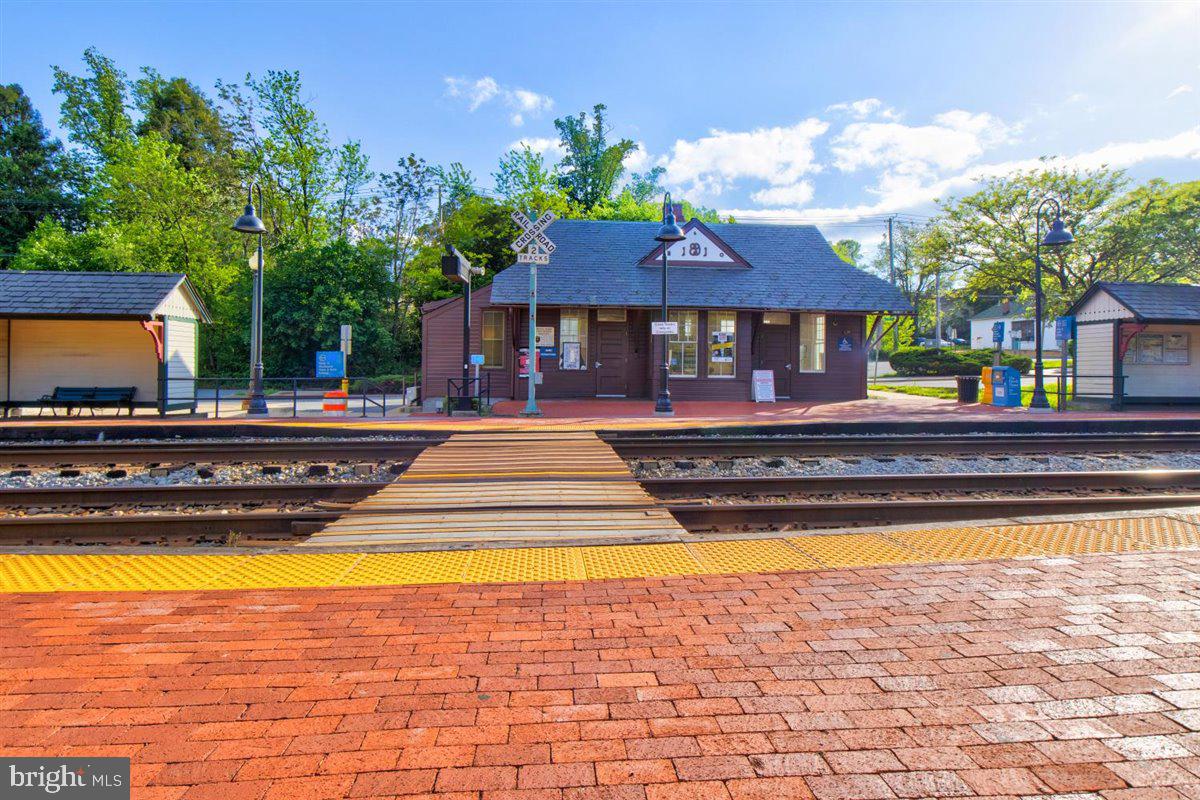 34 Federal Court, Unit 49 Gaithersburg, MD 20877 - Photo 31 of 36 MARC TRAIN
