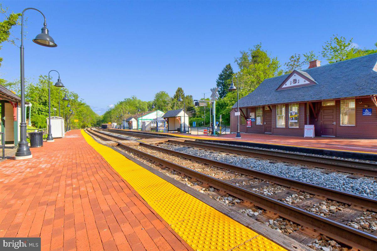 34 Federal Court, Unit 49 Gaithersburg, MD 20877 - Photo 32 of 36 MARC TRAIN