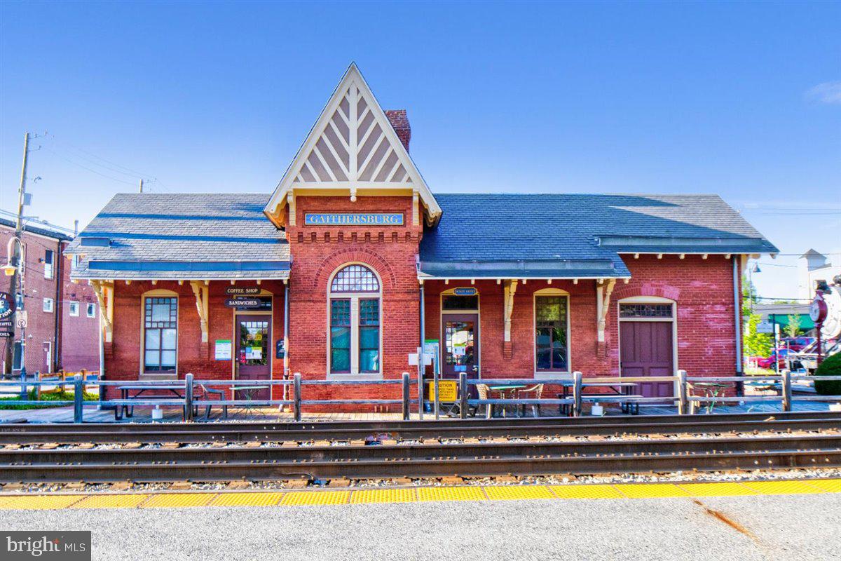 34 Federal Court, Unit 49 Gaithersburg, MD 20877 - Photo 5 of 36 MARC TRAIN TO...