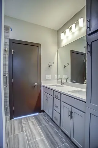 a view of empty room with window