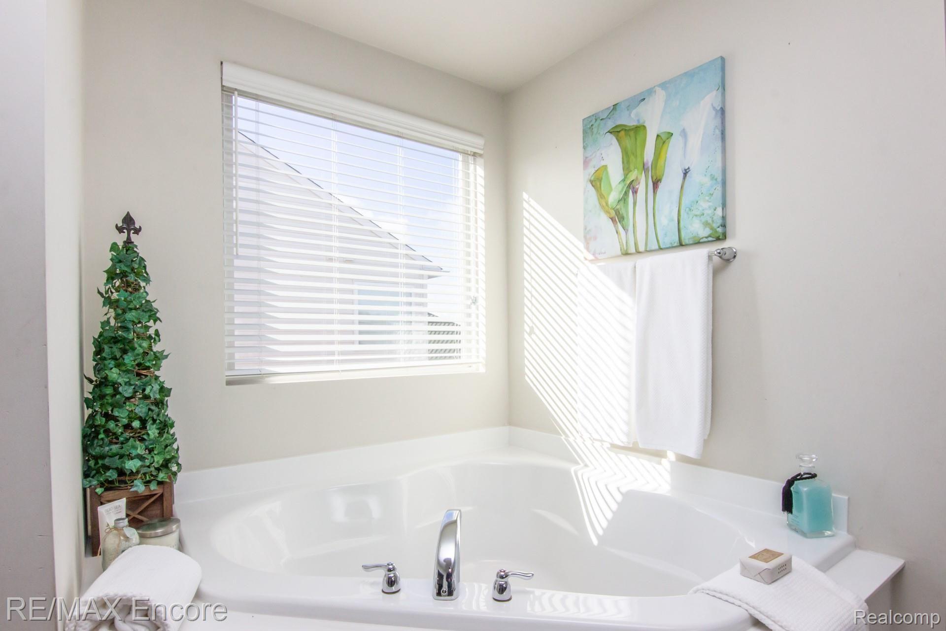 49776 Gracechurch Road Macomb, MI 48044 - Photo 27 of 40 Master Bath View 3