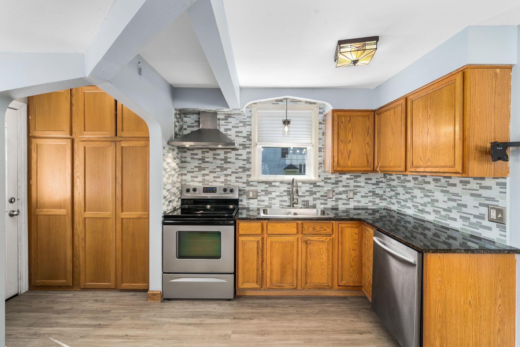 580 Salisbury Road Columbus, OH 43204 - Photo 6 of 43 Kitchen