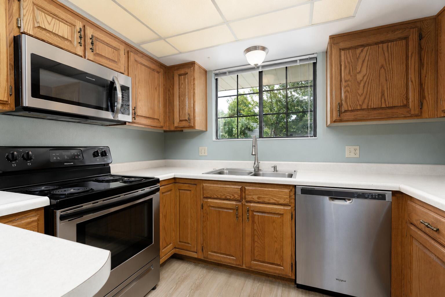 55 West 400th Street South, Unit 15 St. George, UT 84770 - Photo 7 of 16 Sun town kitchen close up
