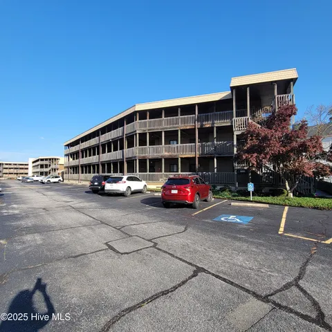 $169,900 | 313 Lake Place Condo Drive, Elizabethtown, NC 28337