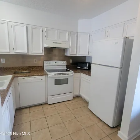 $169,900 | 313 Lake Place Condo Drive, Elizabethtown, NC 28337