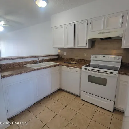 $169,900 | 313 Lake Place Condo Drive, Elizabethtown, NC 28337