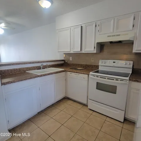 $169,900 | 313 Lake Place Condo Drive, Elizabethtown, NC 28337