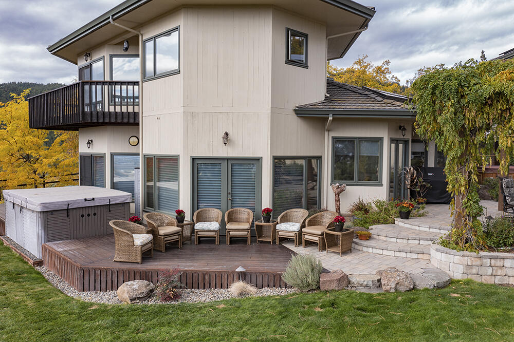 2255 Johns Peak Road Central Point, OR 97502 - Photo 21 of 36 Exterior