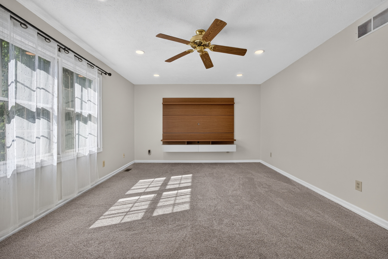 8 Rounds Road Bloomington, IL 61704 - Photo 7 of 46