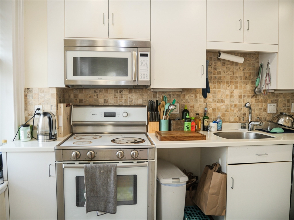 25 Garrison Road, Unit 2 Brookline, MA 02445 - Photo 7 of 9