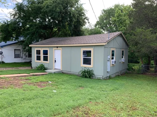 $1,150 | 1612 Lyndana Drive, Denison, TX 75021