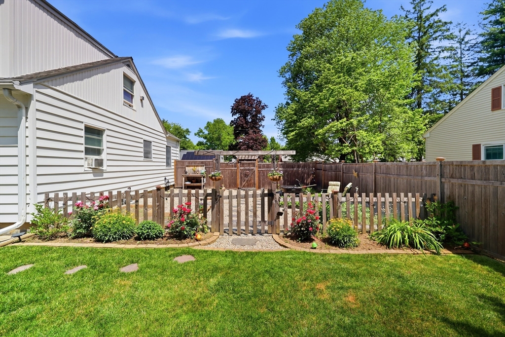 39 Bartels Street Springfield, MA 01128 - Photo 32 of 42