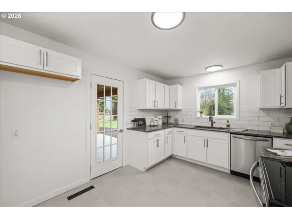 $585,000 | 40064 McKenzie Highway, Springfield, OR 97478