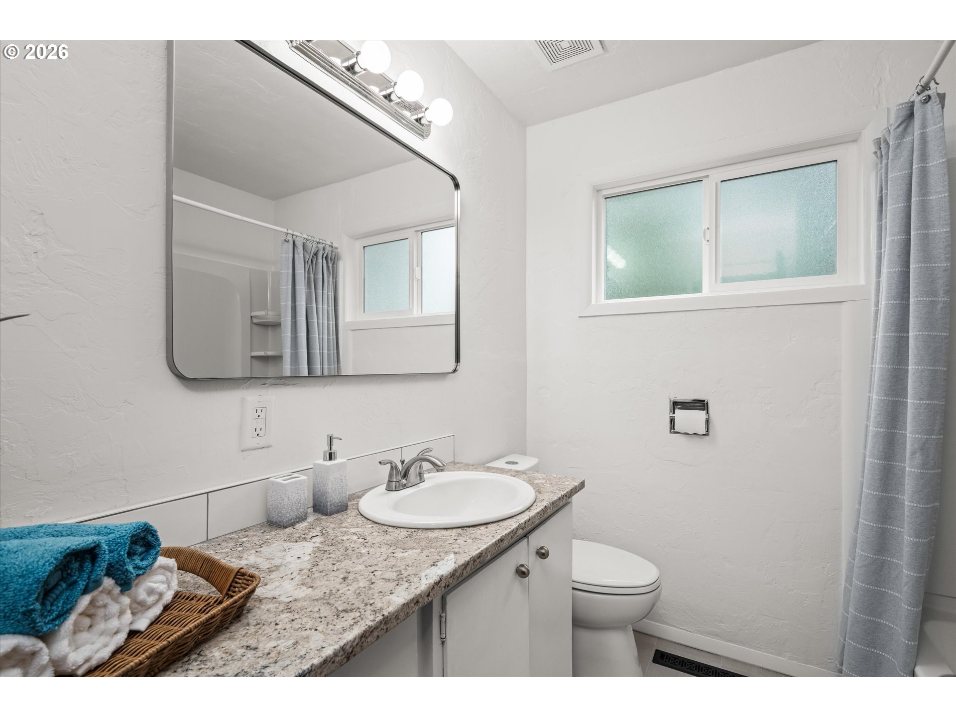 40064 McKenzie Highway Springfield, OR 97478 - Photo 22 of 47 Bedroom