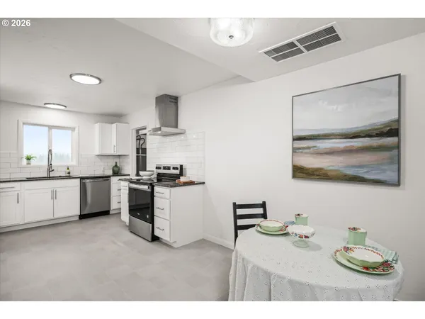 $585,000 | 40064 McKenzie Highway, Springfield, OR 97478