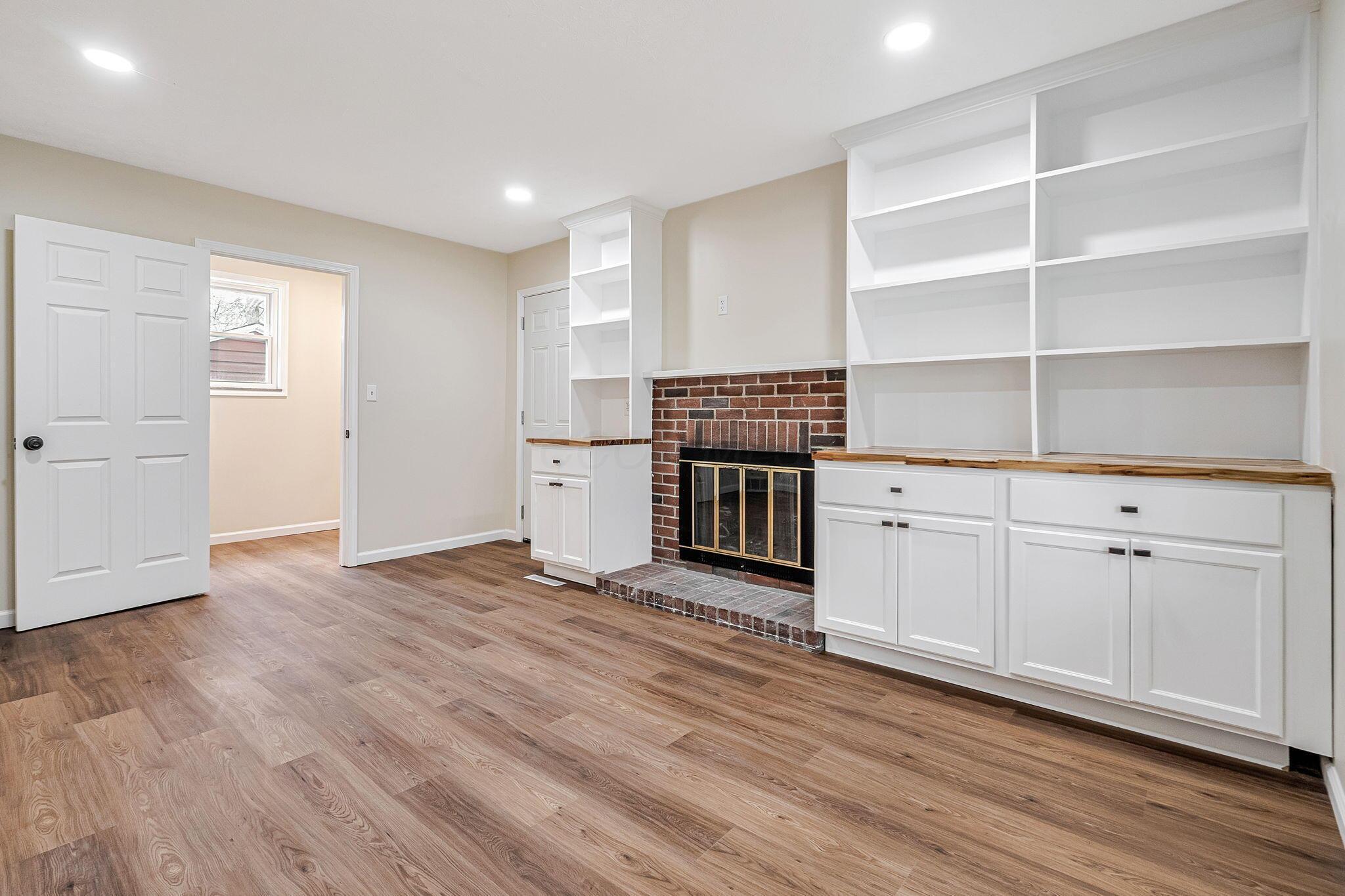 2801 Snouffer Road Columbus, OH 43235 - Photo 11 of 43 Family room, all new build-ins