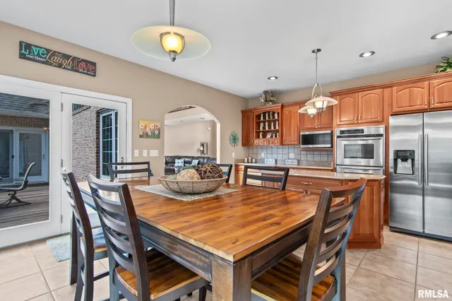 $1,108,500 | 13599 Woodland Drive, Athens, IL 62613