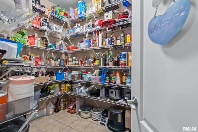 $1,108,500 | 13599 Woodland Drive, Athens, IL 62613