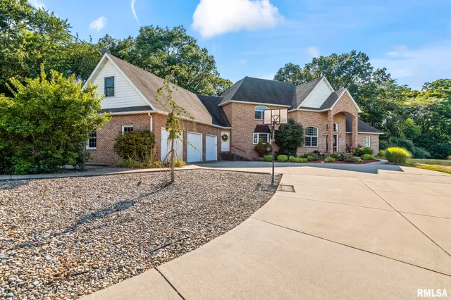 $1,108,500 | 13599 Woodland Drive, Athens, IL 62613