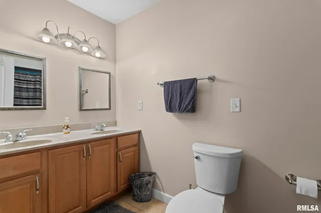 $1,108,500 | 13599 Woodland Drive, Athens, IL 62613