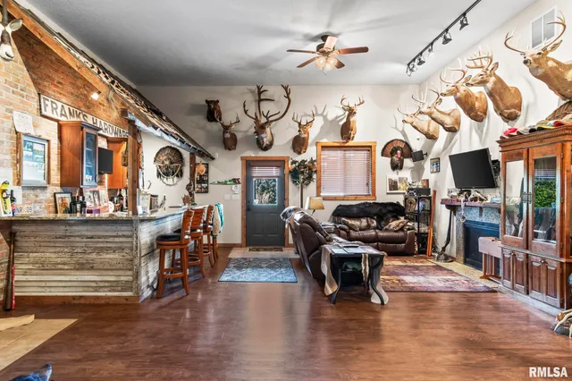 $1,108,500 | 13599 Woodland Drive, Athens, IL 62613