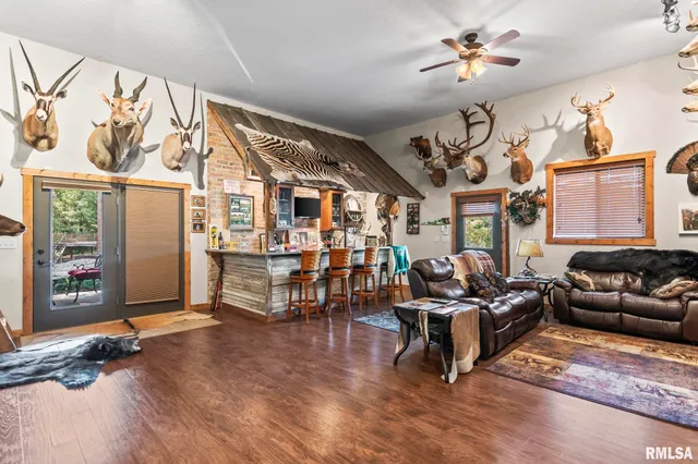 $1,108,500 | 13599 Woodland Drive, Athens, IL 62613