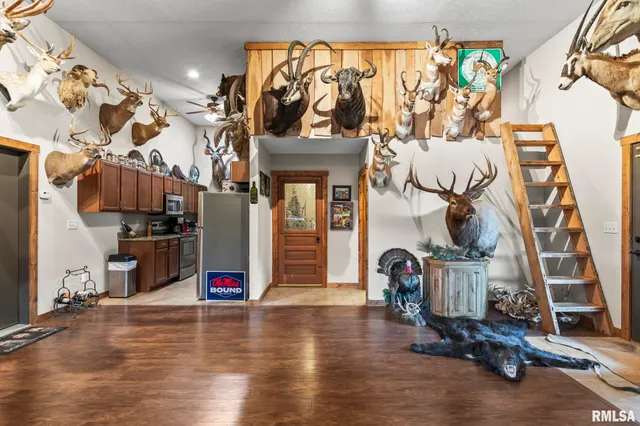 $1,108,500 | 13599 Woodland Drive, Athens, IL 62613