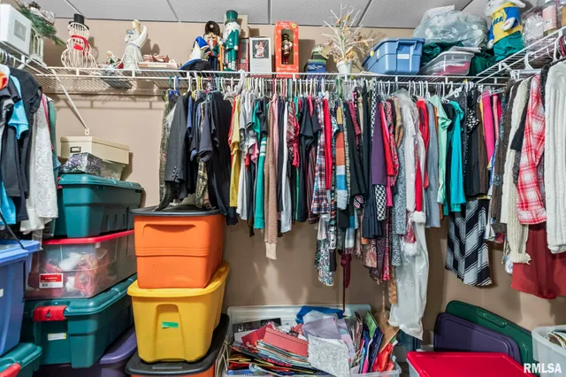 $1,108,500 | 13599 Woodland Drive, Athens, IL 62613