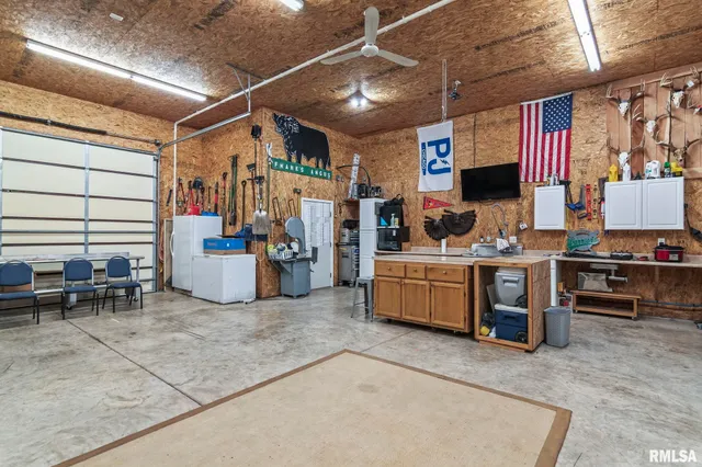 $1,108,500 | 13599 Woodland Drive, Athens, IL 62613