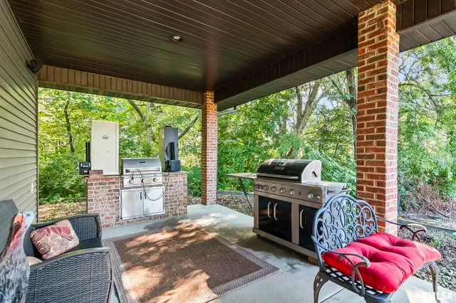 $1,108,500 | 13599 Woodland Drive, Athens, IL 62613