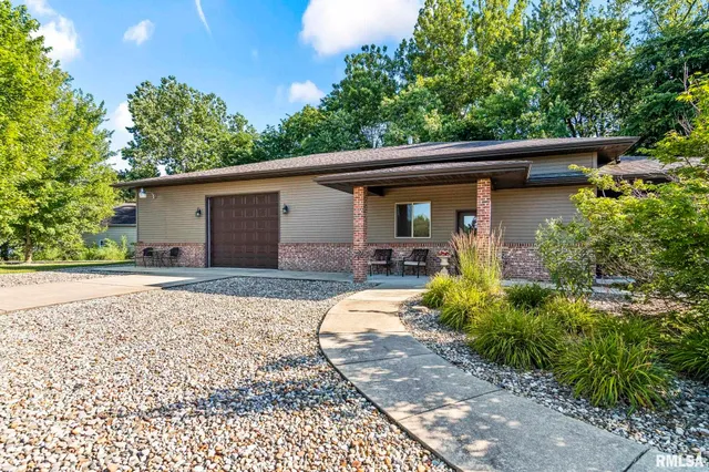 $1,108,500 | 13599 Woodland Drive, Athens, IL 62613