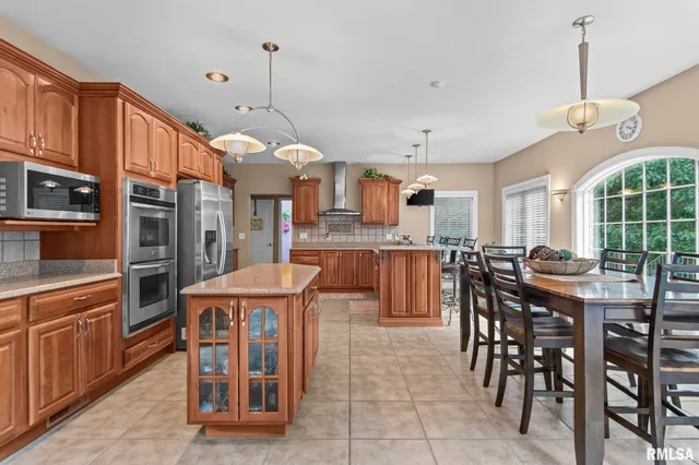 $1,108,500 | 13599 Woodland Drive, Athens, IL 62613