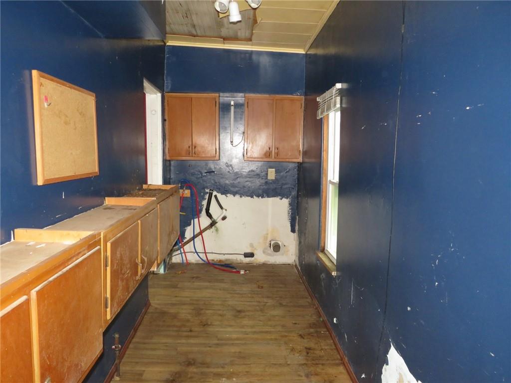 1465 Steuben Street Pittsburgh, PA 15205 - Photo 11 of 24 a view of entryway with a window