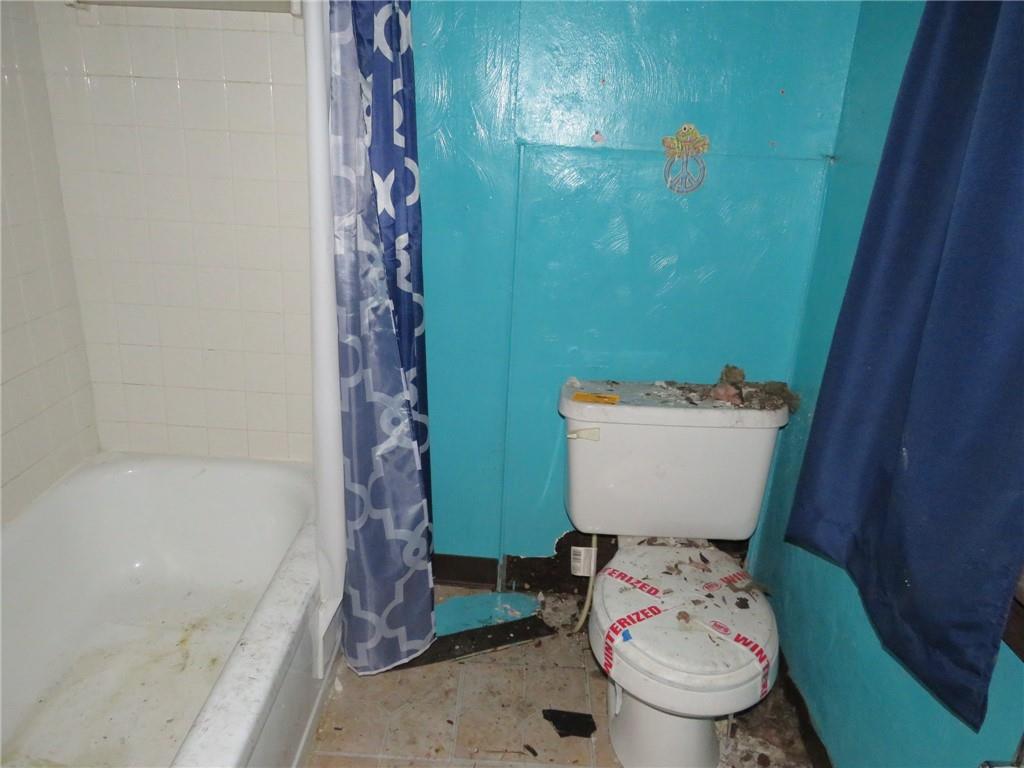 1465 Steuben Street Pittsburgh, PA 15205 - Photo 16 of 24 a bathroom with a sink toilet and bathtub