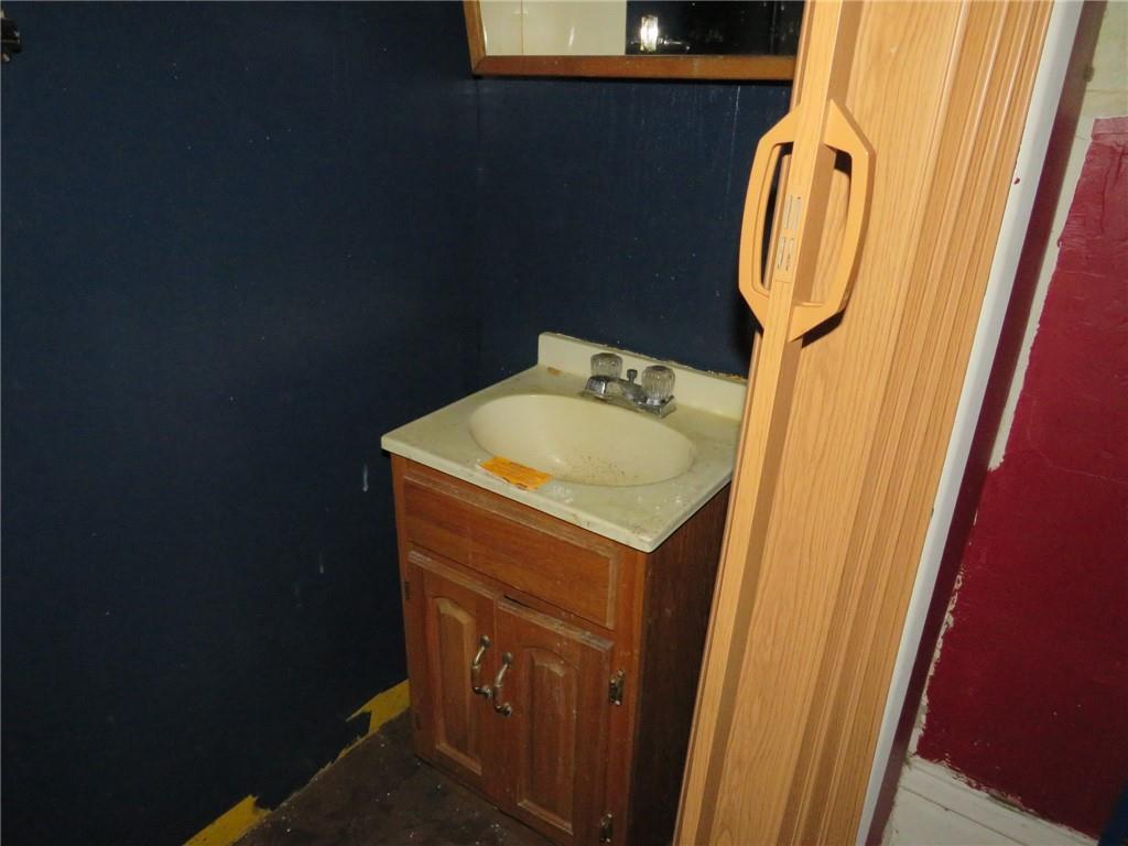 1465 Steuben Street Pittsburgh, PA 15205 - Photo 6 of 24 a utility room with dryer and washer