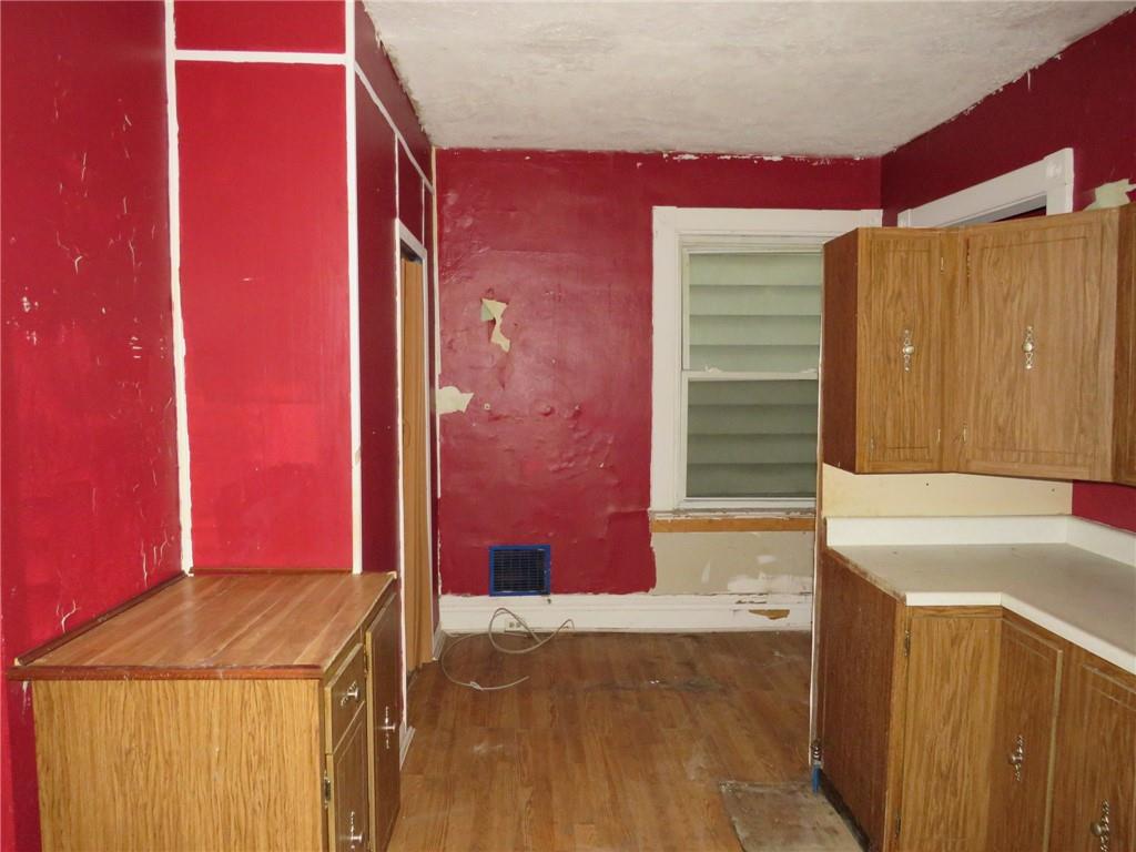 1465 Steuben Street Pittsburgh, PA 15205 - Photo 9 of 24 a bathroom with a bathtub and shower