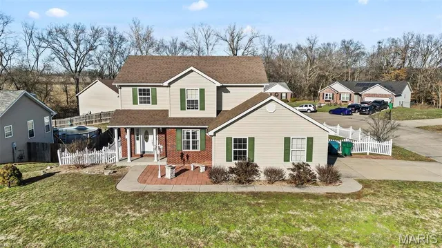 $289,500 | 202 Sun Valley Drive, Smithton, IL 62285