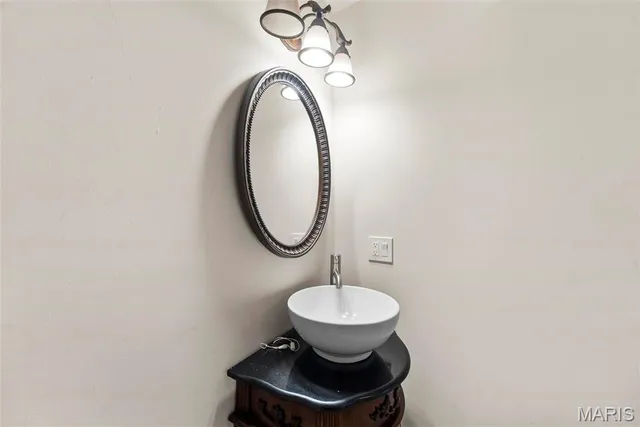 $284,500 | 202 Sun Valley Drive, Smithton, IL 62285