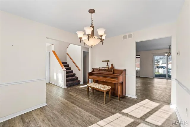 $284,500 | 202 Sun Valley Drive, Smithton, IL 62285