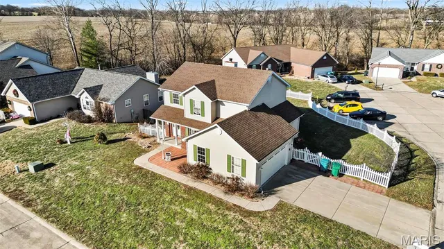 $289,500 | 202 Sun Valley Drive, Smithton, IL 62285